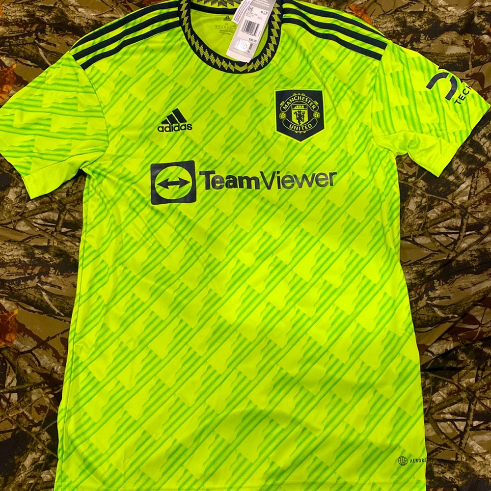 Brand New Manchester United Neon Green Size M